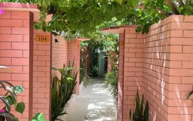 New Breeze Thoddoo Inn