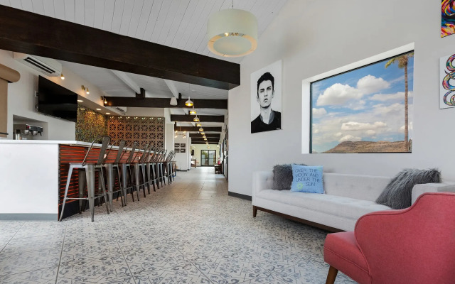 Hotel McCoy - Art, Coffee, Beer, Wine