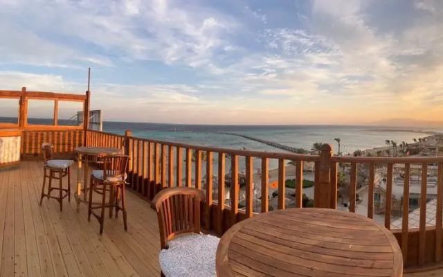 The Breakers Diving & Surfing Lodge