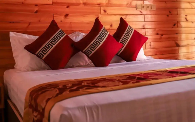 New Breeze Thoddoo Inn
