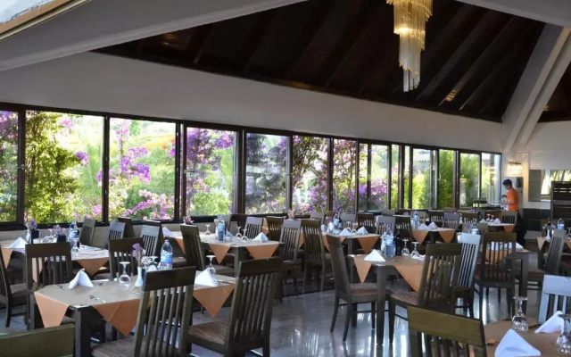 Отель Emelda Sun Club