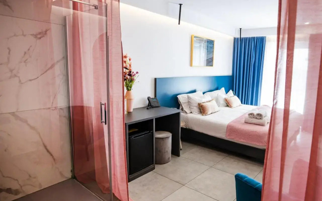 V Hotel