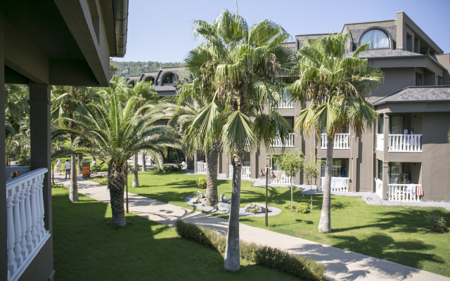 Sailor's Beach Club Hotel