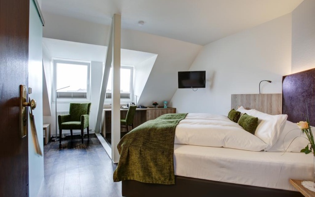 Comfort Double room (full double bed) (bed type is subject to availability)