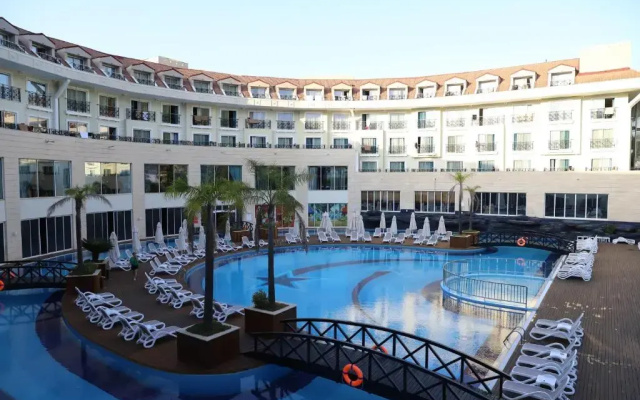 Курорт Meder Resort Hotel