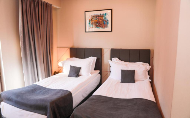 Отель King Tamar By Luxuria Hotels