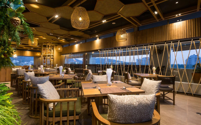 Journeyhub Phuket Patong Hotel