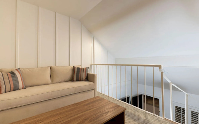 Garden District Hotel