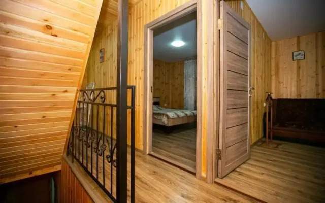 Guest House in Dombay Gostevoj dom v Dombae