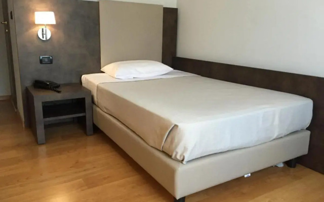 Jet Hotel