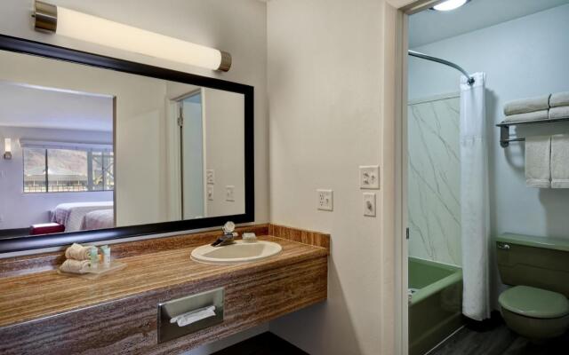 Expedition Lodge