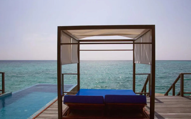 Coco Bodu Hithi Resort