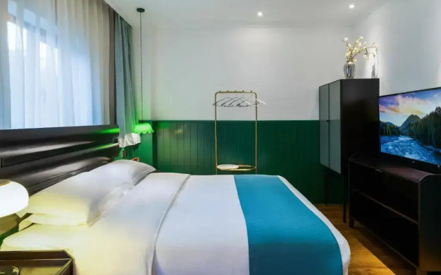 Zheda Yuanzheng Lanshe Hotel