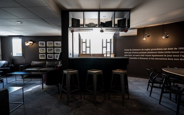 PoMo Hotel & Restaurant