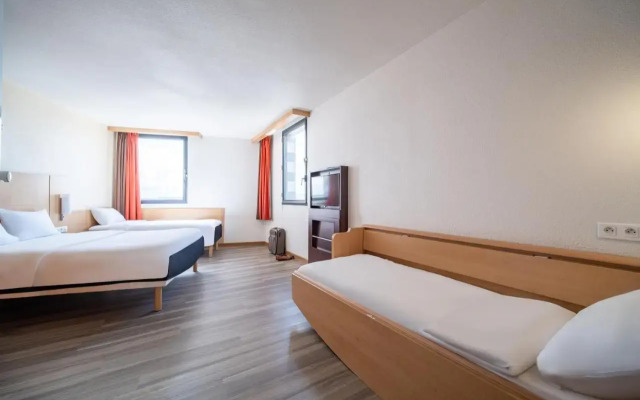 B&B HOTEL Calais Terminal Cité de l'Europe 3 étoiles