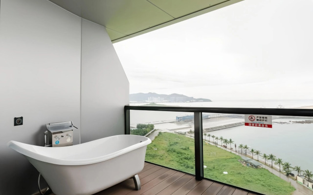 Phoenix Island Supreme Seaview Holiday Hotel
