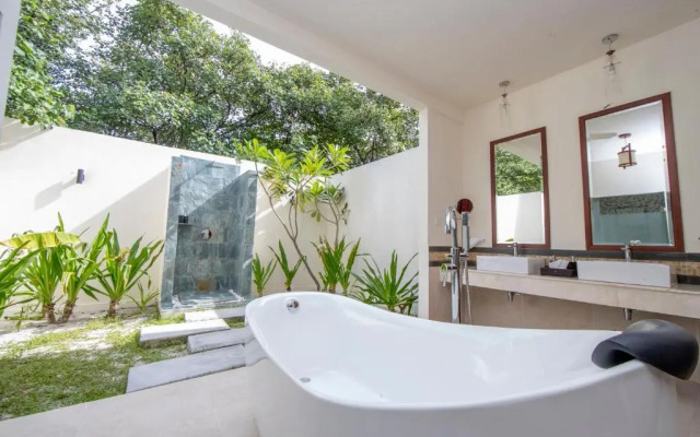 Furaveri Maldives Hotel