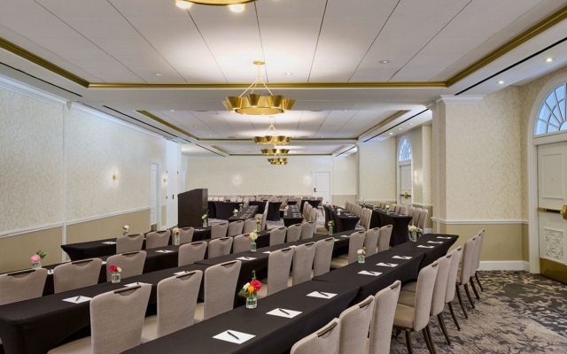 The Alexandrian Old Town Alexandria, Autograph Collection