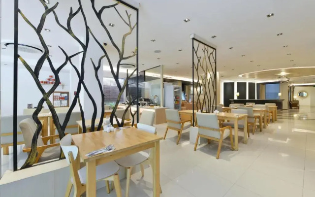 Royal View Resort