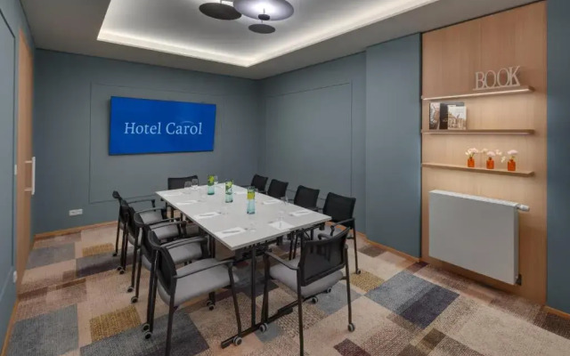 Hotel Carol