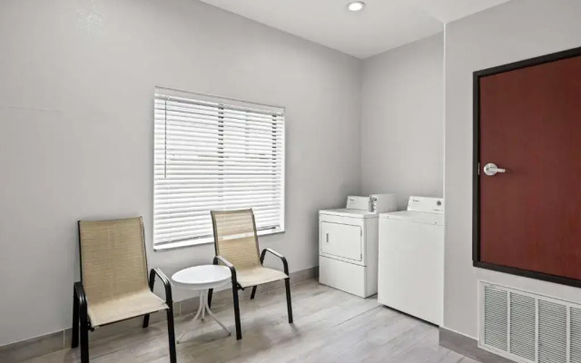 Best Western Palace Inn & Suites