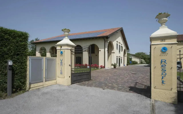 Hotel Venice Resort Airport