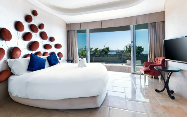 Phoenix Island Supreme Seaview Holiday Hotel
