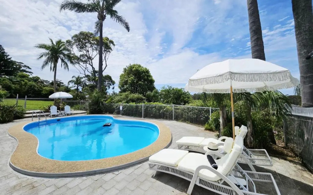 Mollymook Ocean View Motel - Welcoming Guests 18 Years and Older