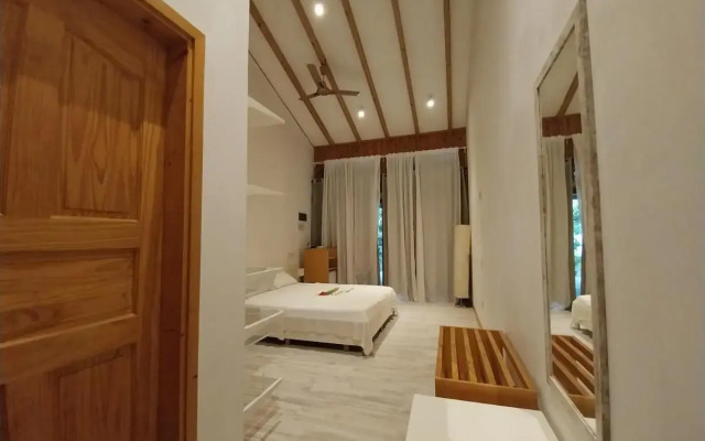 Origami Inn Himandhoo