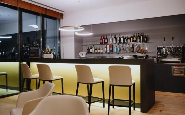 New Ipoint Hotel