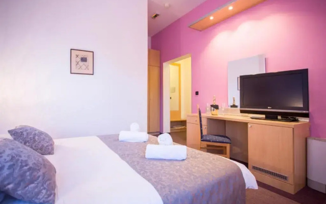 Hotel More