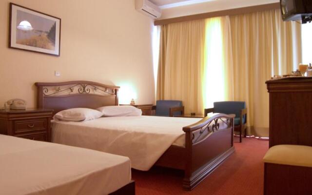 Alexandros Hotel