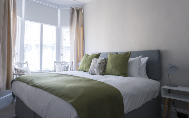 Brighton Marina House Hotel - B&B