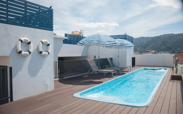 The Blue Pearl Kata Hotel
