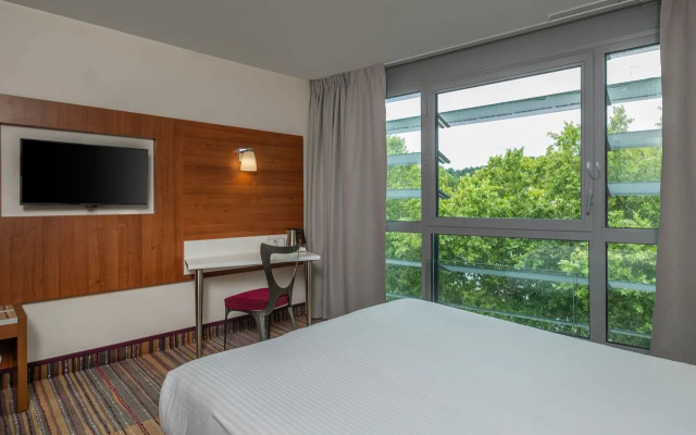Spark by Hilton Lyon Ouest Hotel