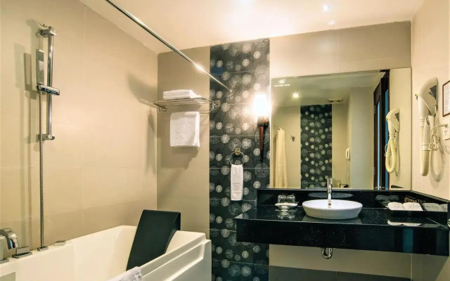 Kin Hotel Thi Sach