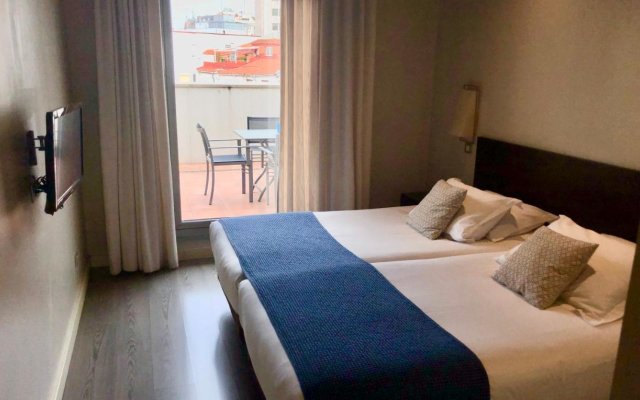 Отель Suites Viena Plaza De Espana