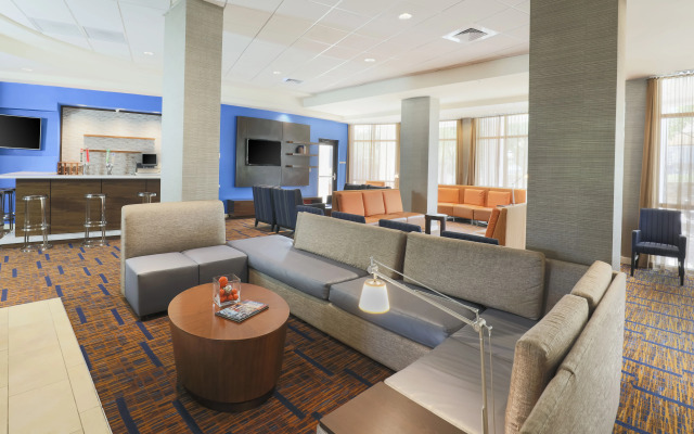 Courtyard by Marriott Austin Airport