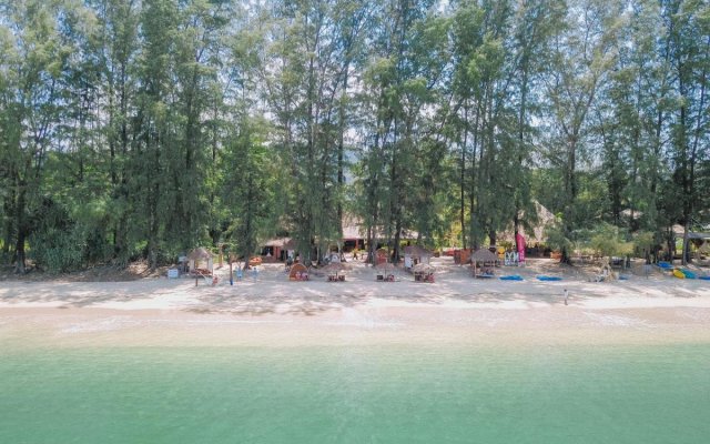 Long Beach Chalet Hotel