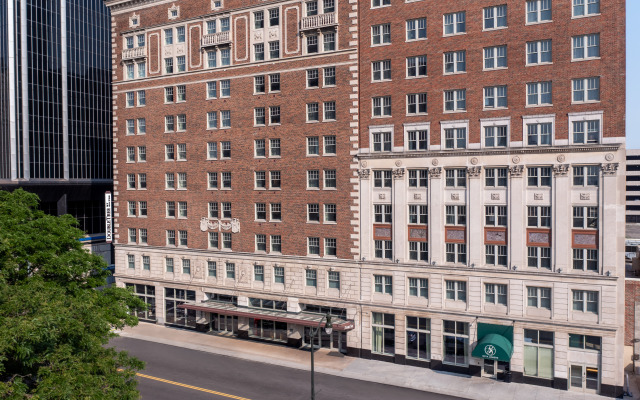 DoubleTree Suites by Hilton Hotel Detroit Downtown - Fort Shelby