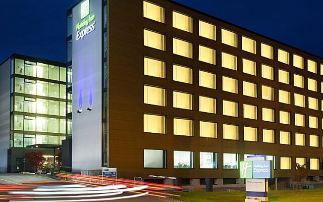 Holiday Inn Express Zurich Airport, an IHG Hotel