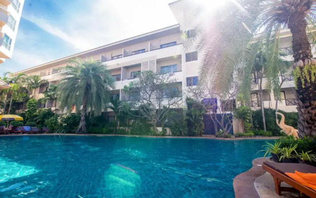 Sea Breeze Jomtien Resort (SHA Extra Plus)