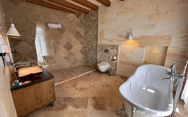 Hira Cave Hotel