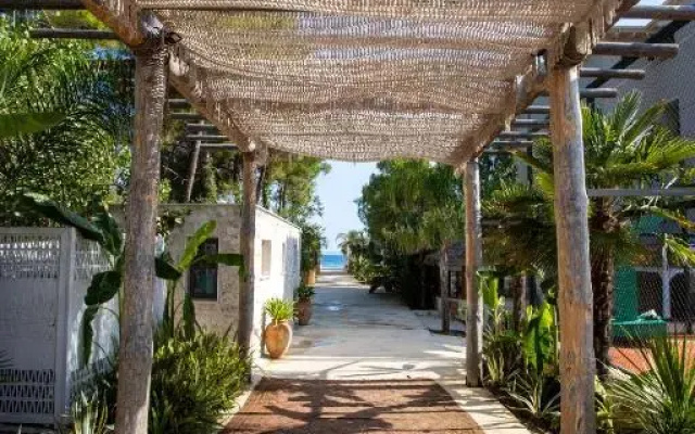 MAKO Sea & Suites