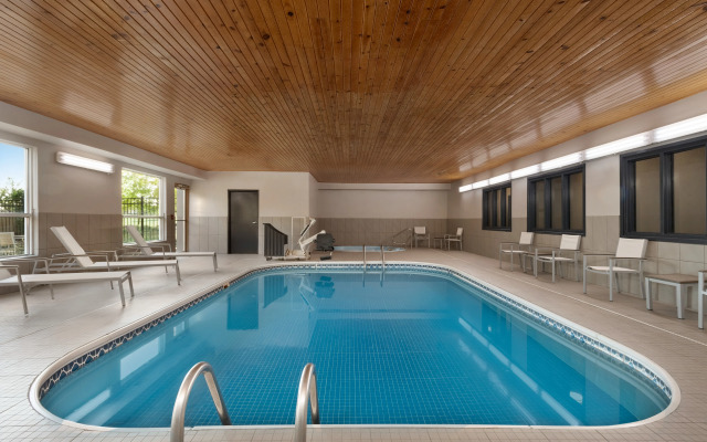 Country Inn & Suites by Radisson, Brookings, SD