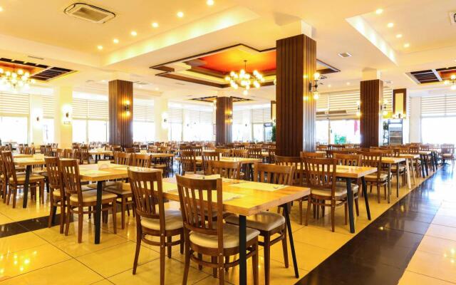 Crystal Aura Beach Resort & Spa – All Inclusive Resort