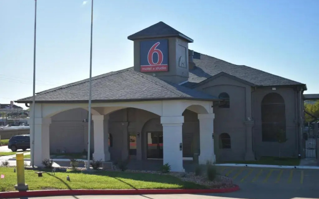 Motel 6 Brenham, TX