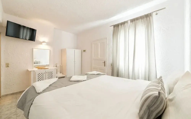 Athermi Suites - Adults Only
