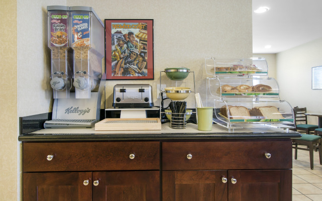 BaySide Inn & Suites Eureka