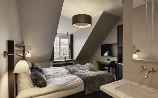 Ascot Hotel & Apartments